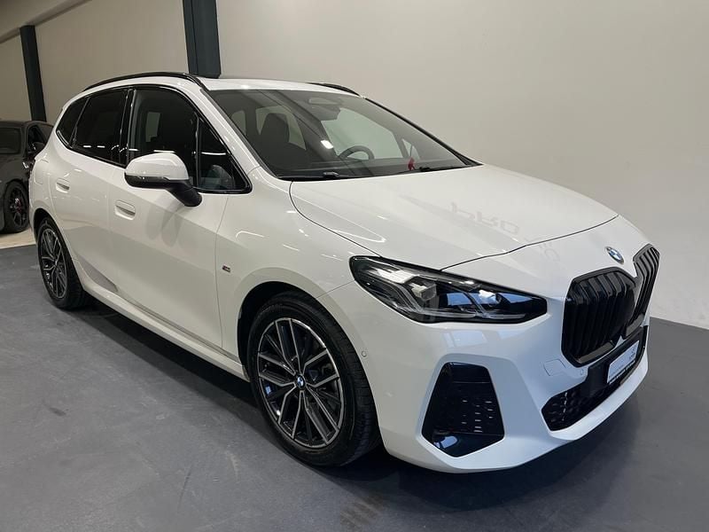 Gebraucht BMW 220 Active Tourer M Sport 170 PS (125 kW) 2025 Van / Kleinbus