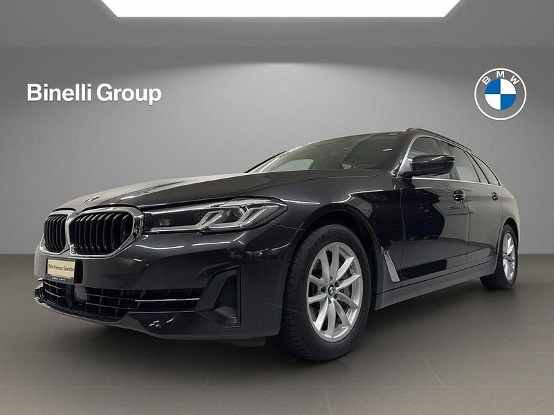 Gebraucht BMW 530 Sport Line 296 PS (217 kW) 2023 Grau Kombi