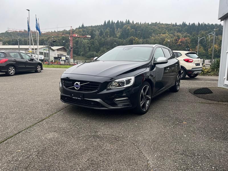 Gebraucht 2015 Volvo V60 R-Design Momentum Kombi | CHF 13’900 (Fairer Preis) - Bild 1/4
