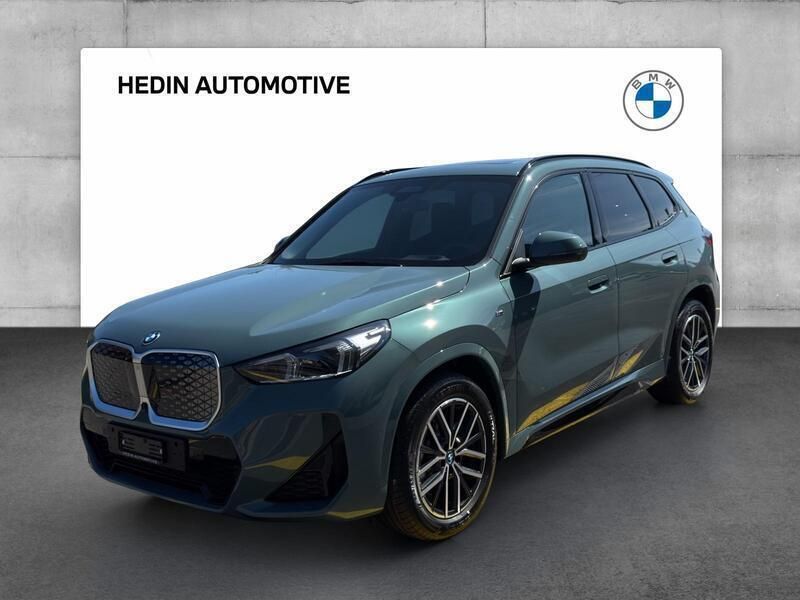 Grün Neu 2025 BMW iX1 M Sport SUV | CHF 66’600 (Guter Preis) - Bild 1/4