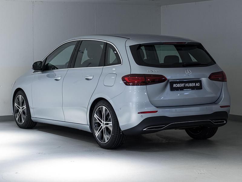 Neu Mercedes B200 174 PS (127 kW) 2025 Van / Kleinbus