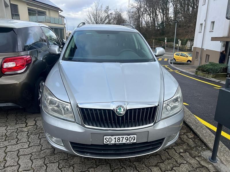 Gebraucht Skoda Octavia Clever 105 PS (77 kW) 2011 Kombi
