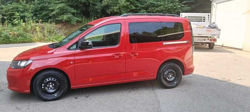 Neu VW Caddy 122 PS (89 kW) 2025 Rot Van / Kleinbus