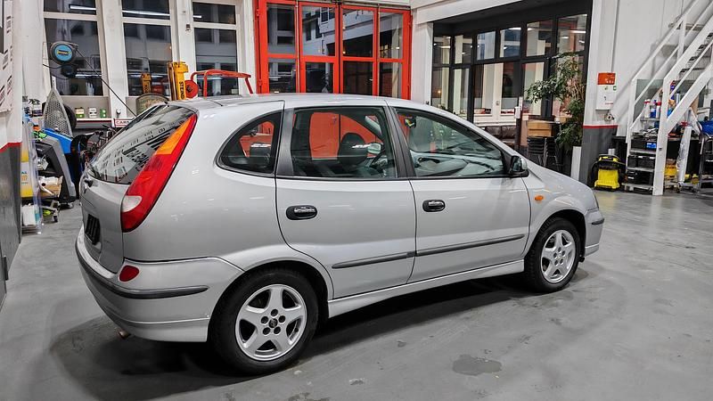 Gebraucht Nissan Almera Tino 116 PS (85 kW) 2005 Van / Kleinbus