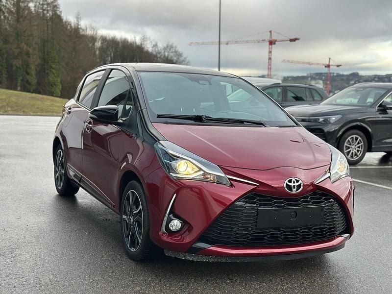 Gebraucht Toyota Yaris Style 112 PS (82 kW) 2017 Rot Limousine