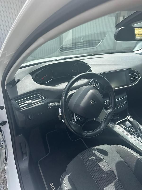 Gebraucht Peugeot 308 SW Business-Line 130 PS (95 kW) 2018 Kombi