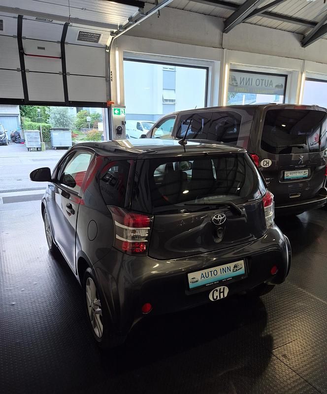 Gebraucht Toyota iQ Premium 98 PS (72 kW) 2012 Kleinwagen