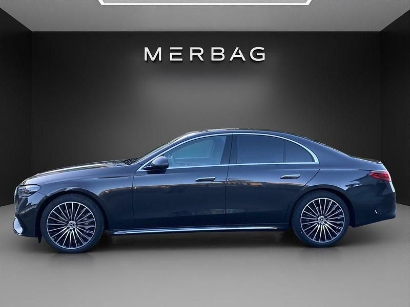 Neu Mercedes E220 197 PS (144 kW) 2025 Grau Limousine