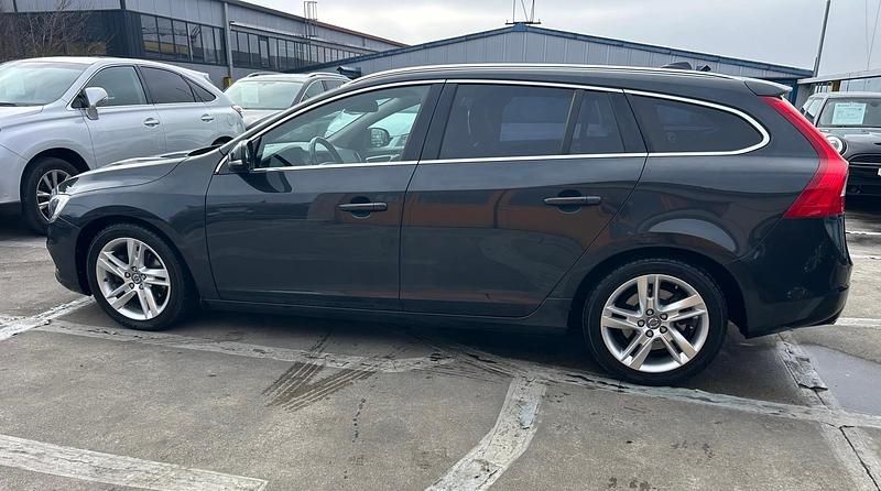 Gebraucht Volvo V60 Summum 181 PS (133 kW) 2014 Kombi
