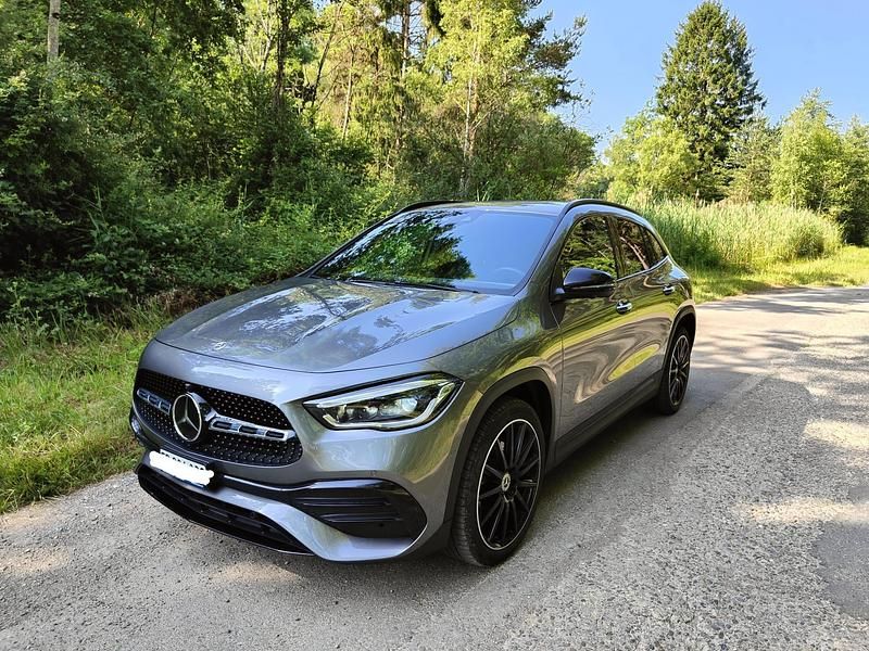Gebraucht Mercedes GLA250 AMG line 218 PS (160 kW) 2022 Grau SUV
