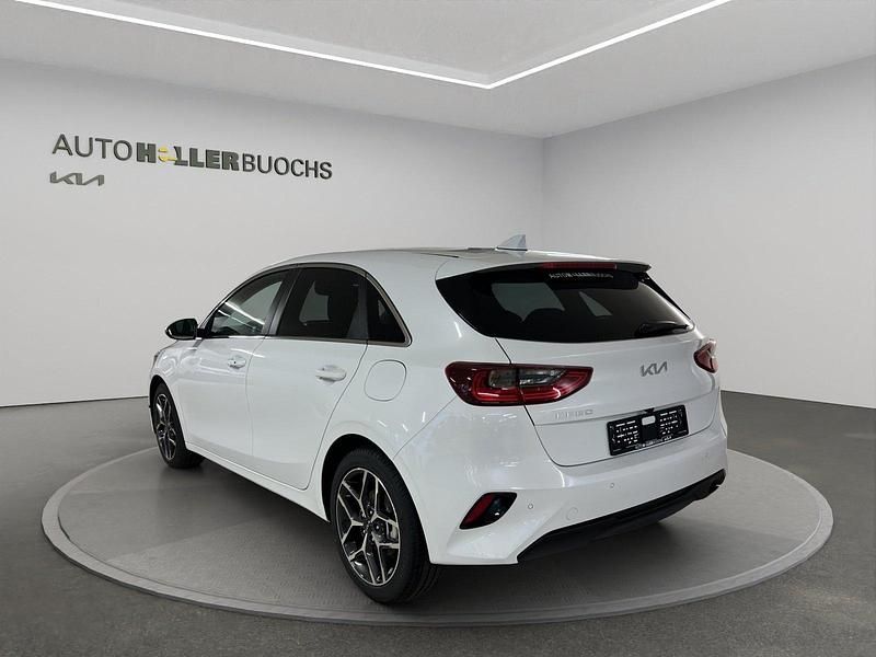 Gebraucht Kia Ceed 140 PS (102 kW) 2024 Weiss Kleinwagen