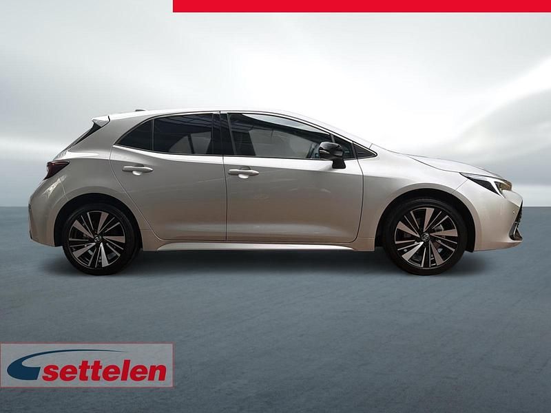 Neu Toyota Corolla Trend 178 PS (130 kW) 2026 Silber Limousine