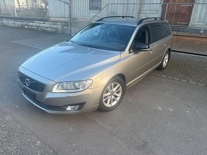 Gebraucht Volvo V70 Momentum 190 PS (139 kW) 2015 Kombi