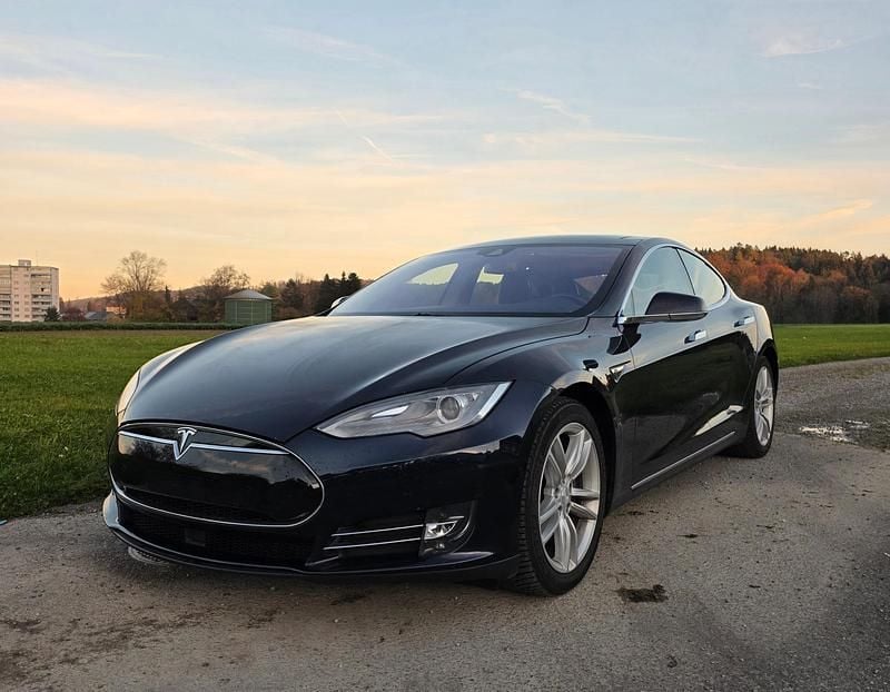 Gebraucht 2015 Tesla Model S Kleinwagen | CHF 16’990 (Etwas zu teuer) - Bild 1/4