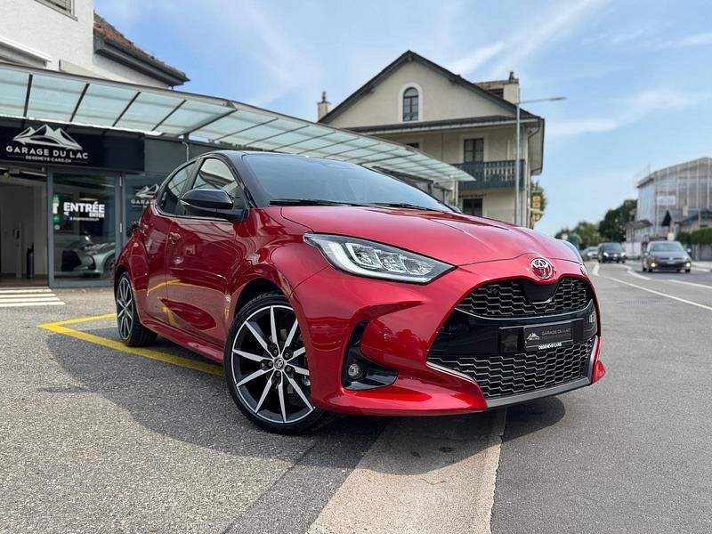 Neu Toyota Yaris Hybrid Sport 130 PS (95 kW) 2025