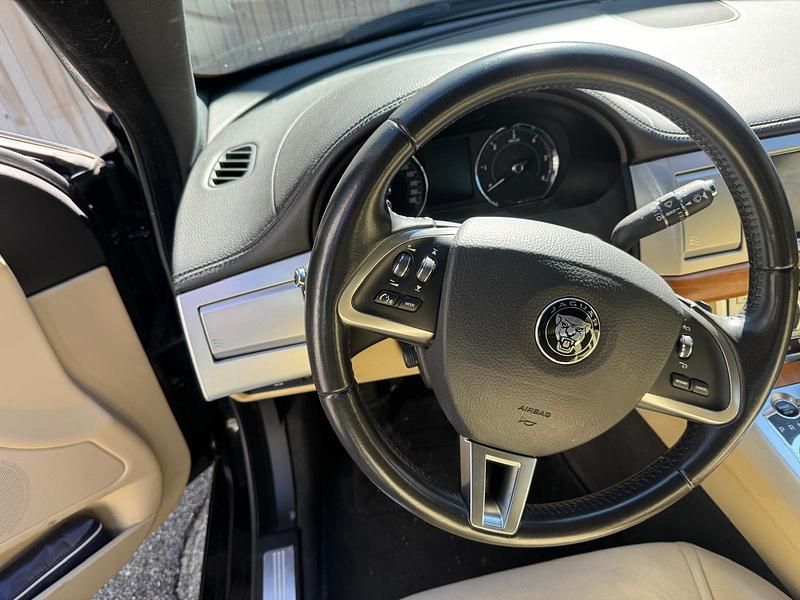 Gebraucht Jaguar XF Premium Luxury 200 PS (147 kW) 2015 Limousine