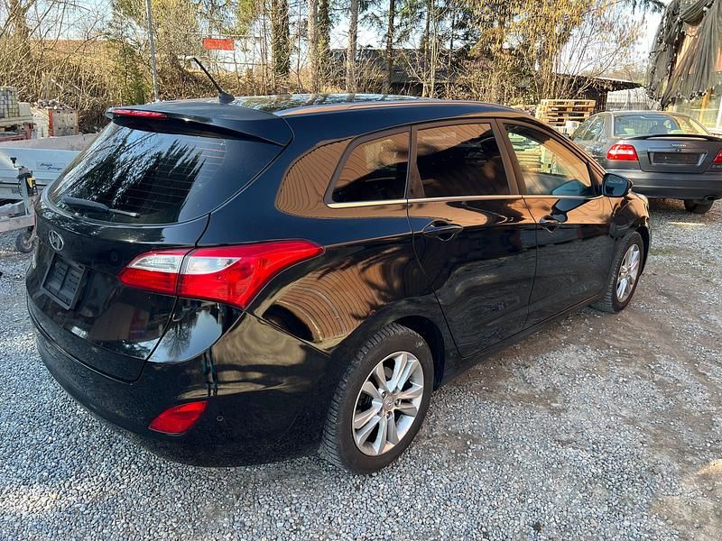 Gebraucht Hyundai i30 Style 128 PS (94 kW) 2012 Kombi