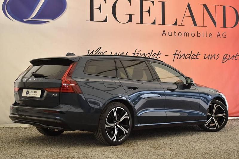 Gebraucht Volvo V60 Plus 211 PS (155 kW) 2024 Kombi