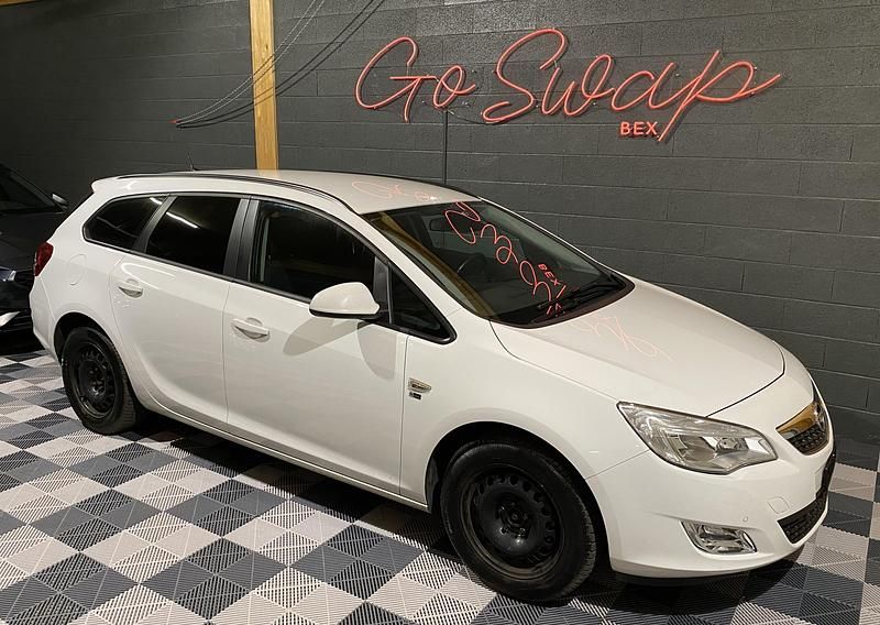 Gebraucht Opel Astra Edition 110 PS (80 kW) 2012