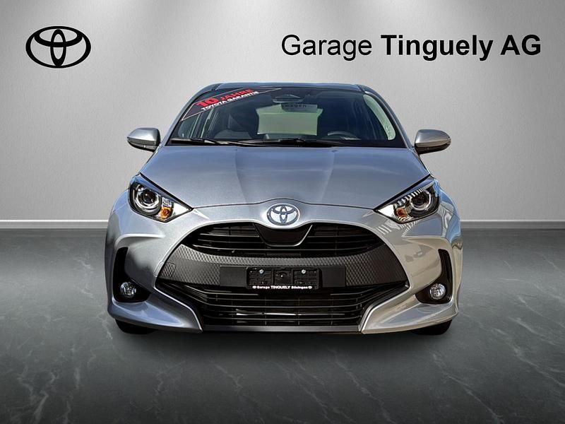 Silber Gebraucht 2025 Toyota Yaris Hybrid Comfort Limousine | CHF 25’740 (Etwas zu teuer) - Bild 1/4