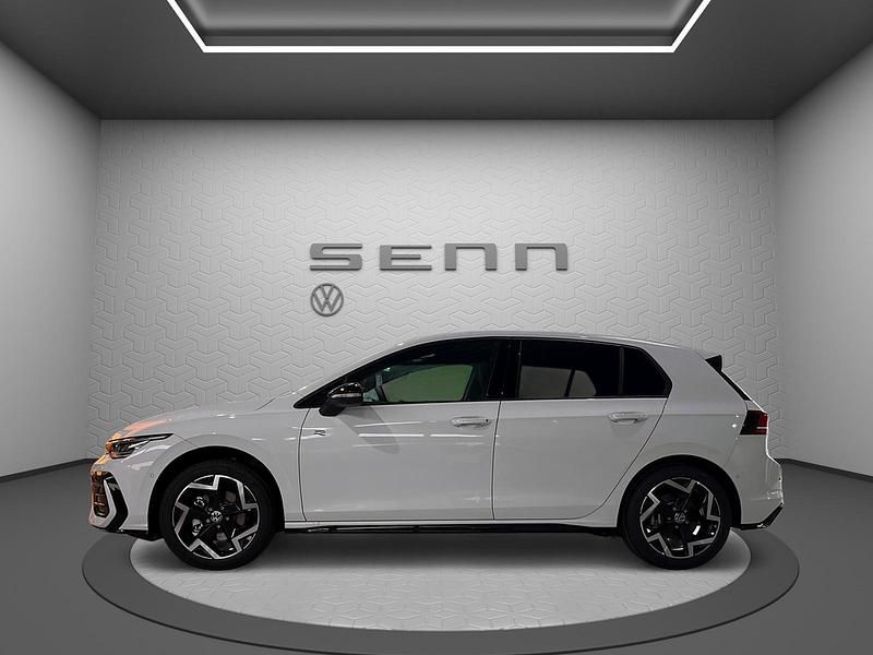 Neu VW Golf VIII R-line 150 PS (110 kW) 2025 Weiss Limousine