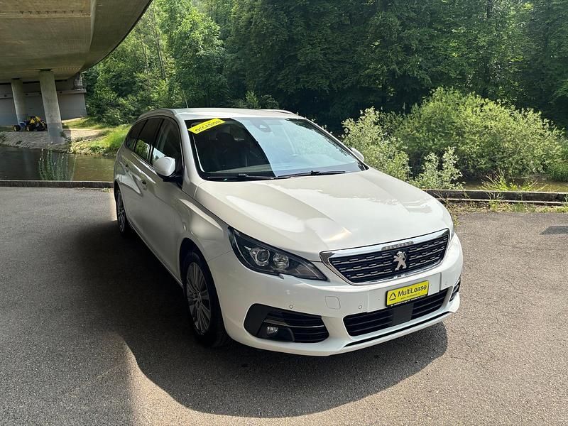 Gebraucht Peugeot 308 SW 130 PS (95 kW) 2019 Weiss Kombi
