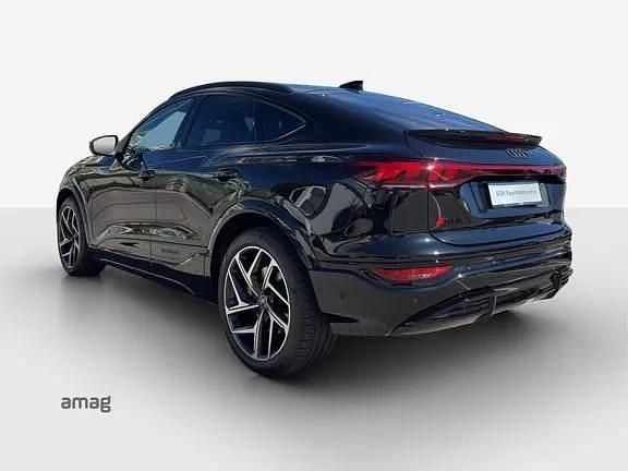 Neu Audi SQ6 Sportback e-tron Ambiente 360 kW (490 PS) 2025 Mythosschwarz metallic SUV
