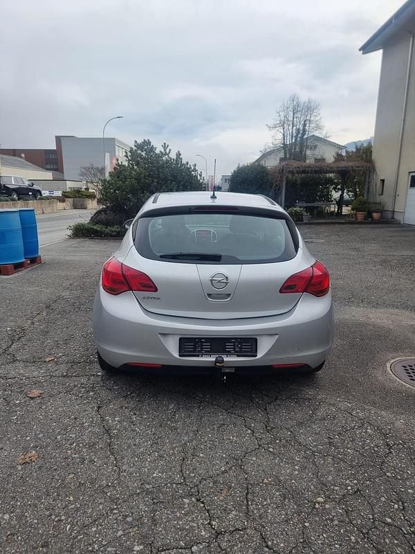 Gebraucht Opel Astra Enjoy 115 PS (84 kW) 2010