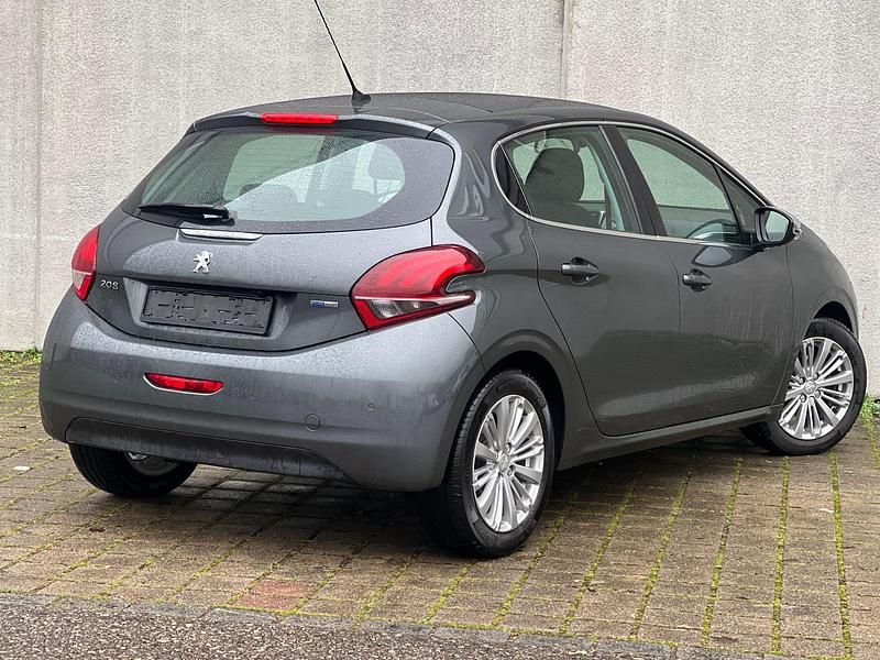 Gebraucht Peugeot 208 Allure 110 PS (80 kW) 2017 Kleinwagen