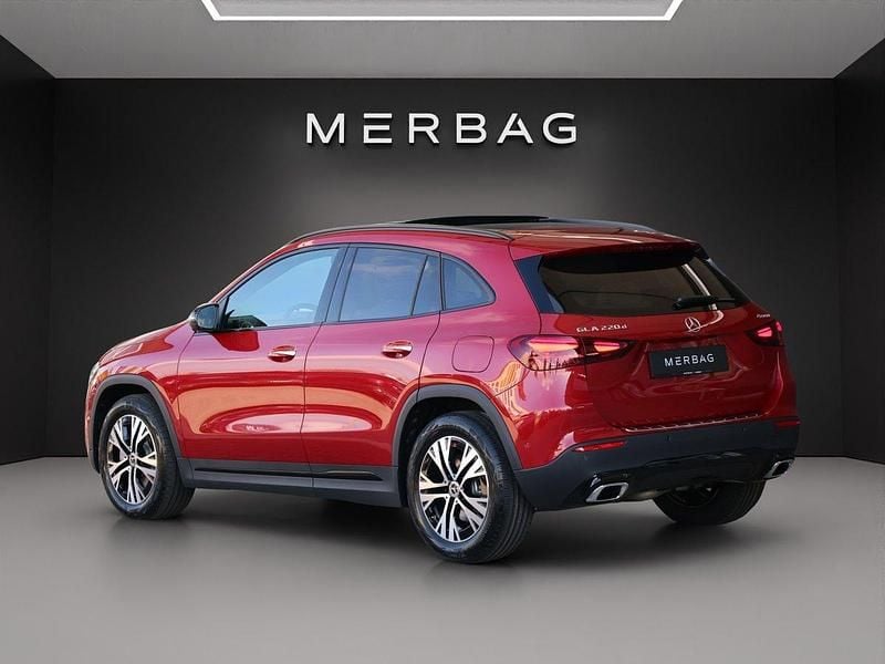 Neu Mercedes GLA220 190 PS (139 kW) 2025 Rot SUV