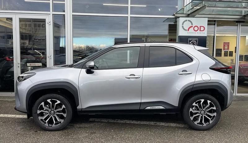 Neu Toyota Yaris Hybrid Trend 130 PS (95 kW) 2026 Silber