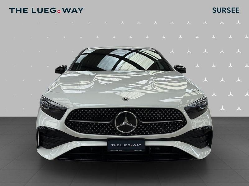 Gebraucht Mercedes A200 Night 163 PS (119 kW) 2025 Weiss Limousine