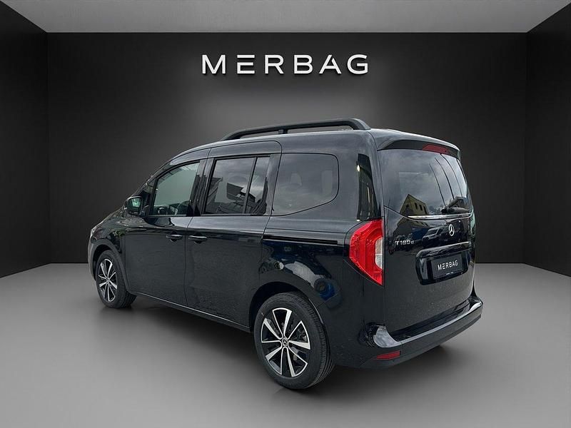 Neu Mercedes 180 Progressive 116 PS (85 kW) 2025 Schwarz Limousine