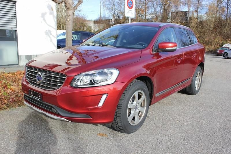Rot Gebraucht 2016 Volvo XC60 Kinetic SUV | CHF 25’900 (Teuer) - Bild 1/4