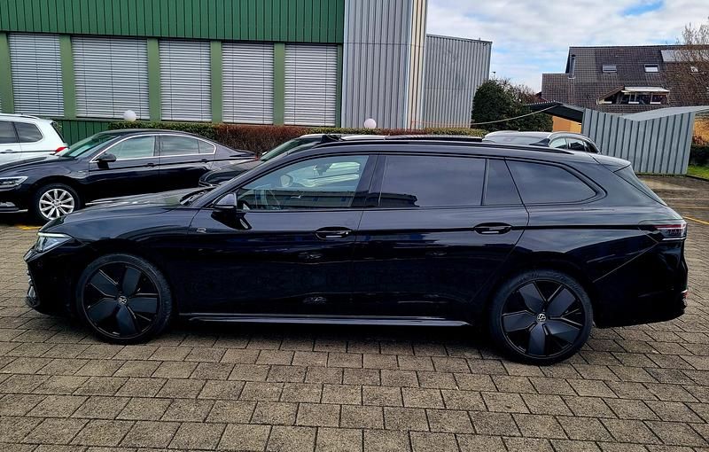 Gebraucht VW Passat R-line 193 PS (141 kW) 2024 Kombi