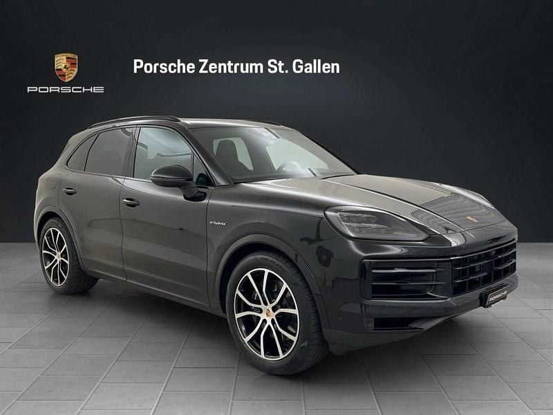 Gebraucht Porsche Cayenne 470 PS (345 kW) 2024 Schwarz SUV