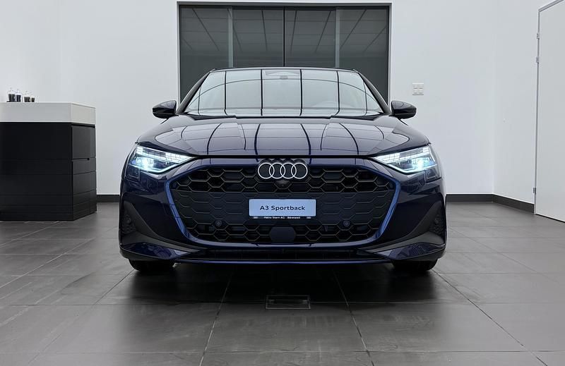 Neu Audi A3 Attraction 150 PS (110 kW) 2026 Blau Limousine