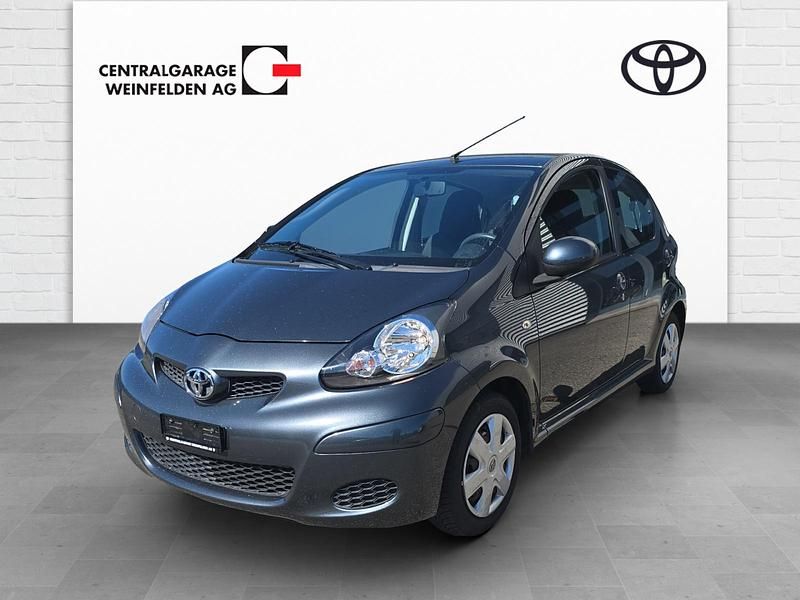 Grau Gebraucht 2009 Toyota Aygo Luna Kleinwagen | CHF 4’900 (Fairer Preis) - Bild 1/4