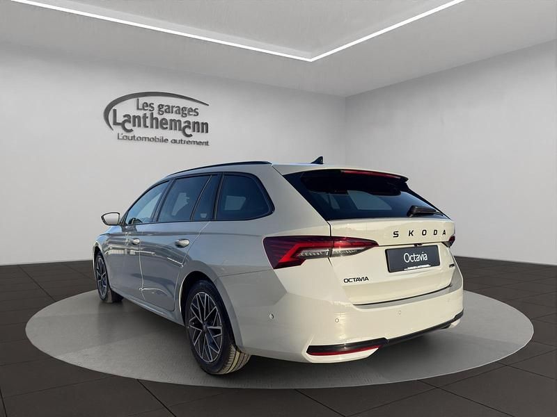 Neu Skoda Octavia Dynamic 150 PS (110 kW) 2026 Grau Kombi