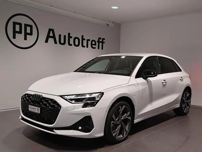 Neu Audi A3 Sportback e-tron Advanced 204 PS (150 kW) 2025 Weiss Kleinwagen