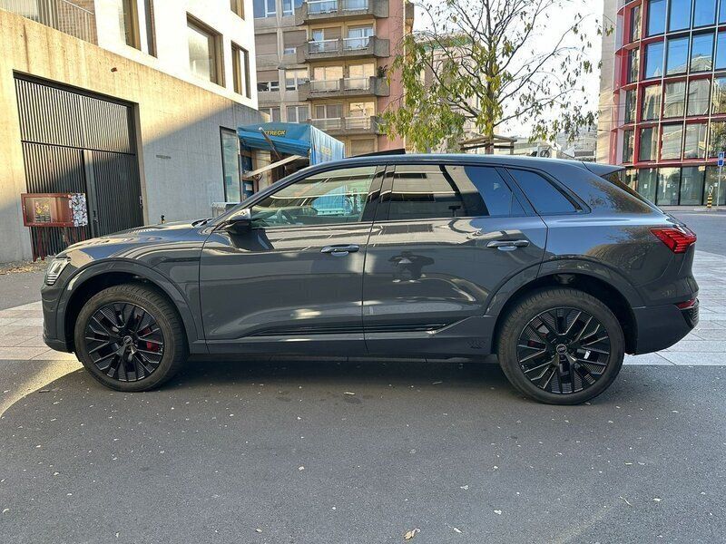 Gebraucht 2023 Audi Q8 e-tron Black Edition SUV | CHF 70’000 (Superpreis) - Bild 1/4