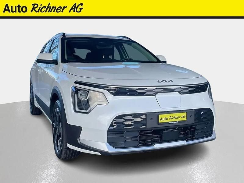 Weiss Gebraucht 2026 Kia e-Niro Basis SUV | CHF 21’850 (Etwas zu teuer) - Bild 1/4