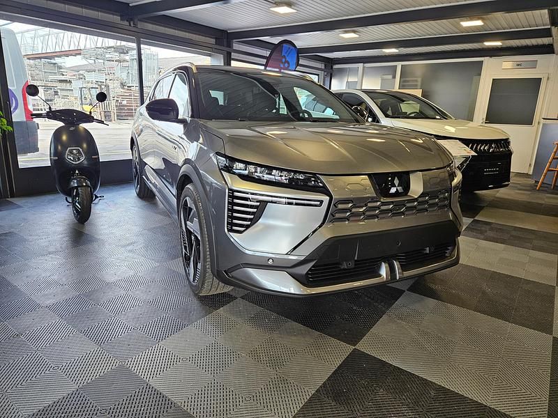 Neu Mitsubishi Eclipse 220 PS (161 kW) 2026 Grau SUV