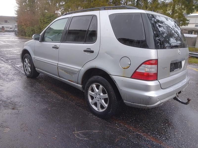 Gebraucht Mercedes ML270 163 PS (119 kW) 2004 SUV