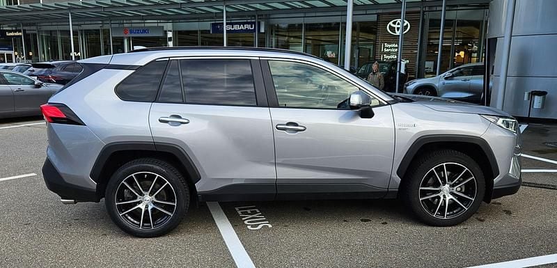 Gebraucht 2020 Toyota RAV4 Hybrid Premium SUV | CHF 33’490 (Fairer Preis) - Bild 1/4