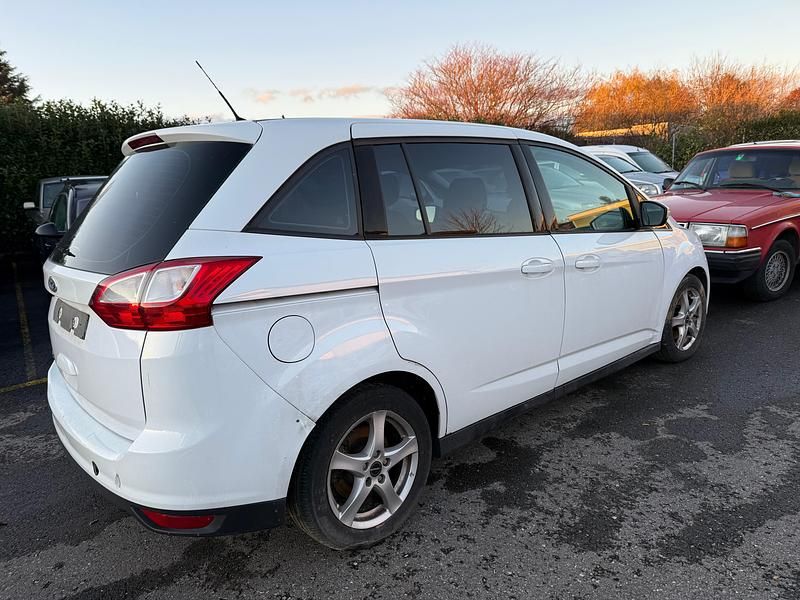 Gebraucht Ford Grand C-Max Titanium 140 PS (102 kW) 2013 Van / Kleinbus