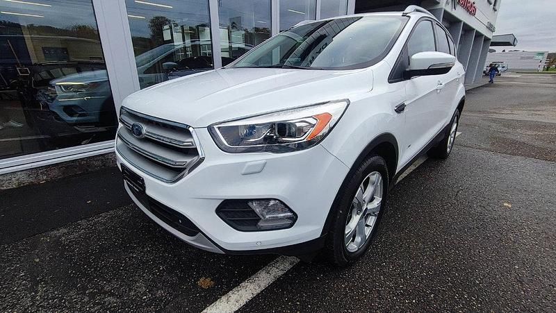 Gebraucht Ford Kuga Titanium 150 PS (110 kW) 2017 Weiss SUV