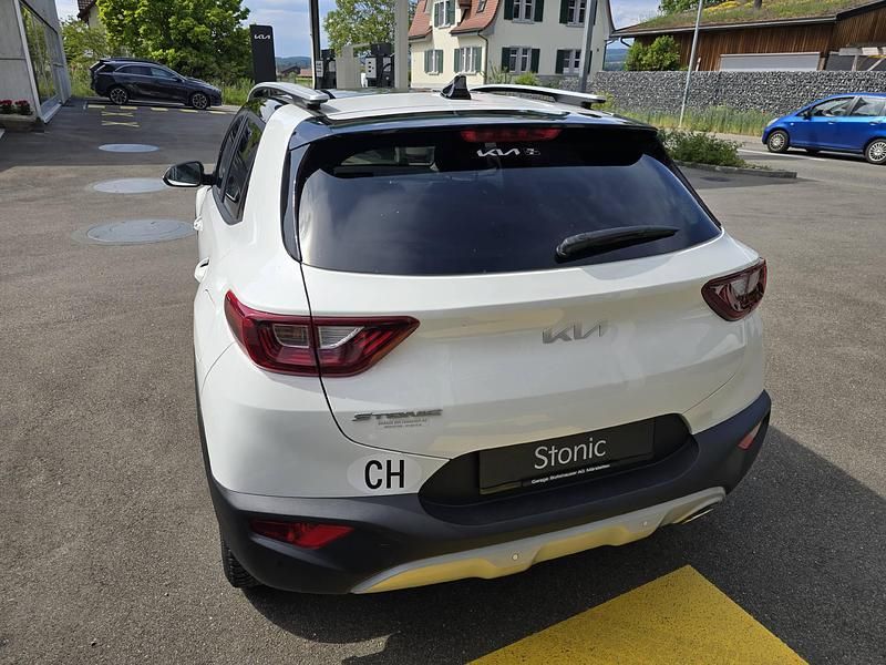 Gebraucht Kia Stonic Style 120 PS (88 kW) 2022 Weiss SUV