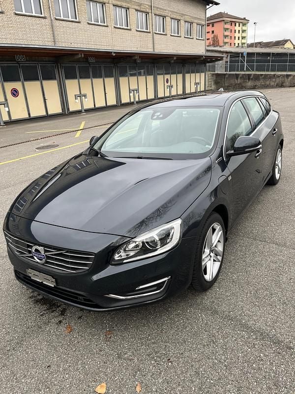 Gebraucht 2015 Volvo V60 Summum Kombi | CHF 13’900 (Fairer Preis) - Bild 1/4