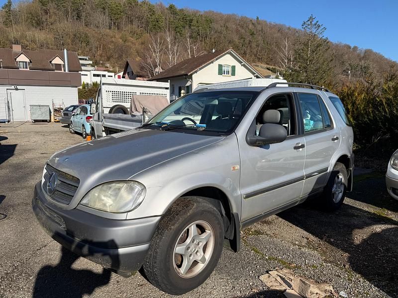 Gebraucht Mercedes ML270 163 PS (119 kW) 2001 SUV